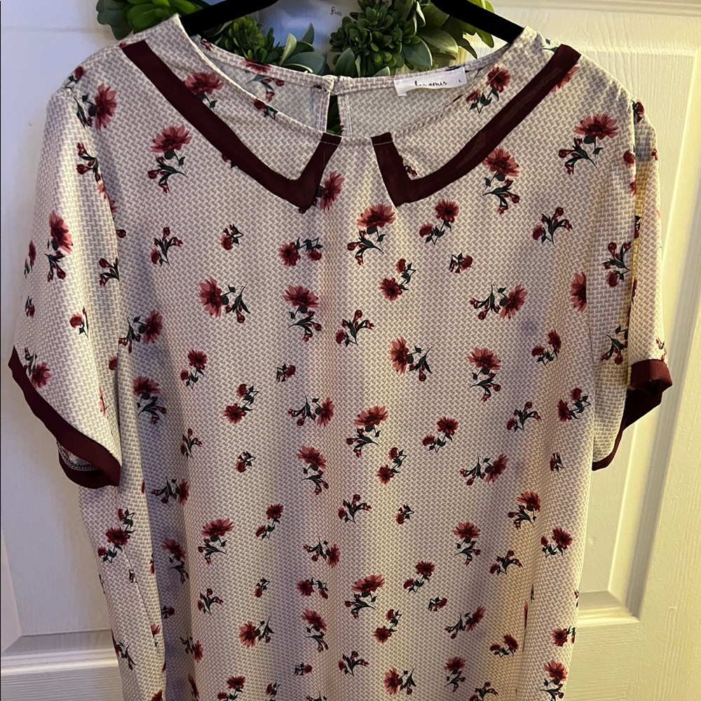 #4 Les Amis blouse cream and floral with faux collar